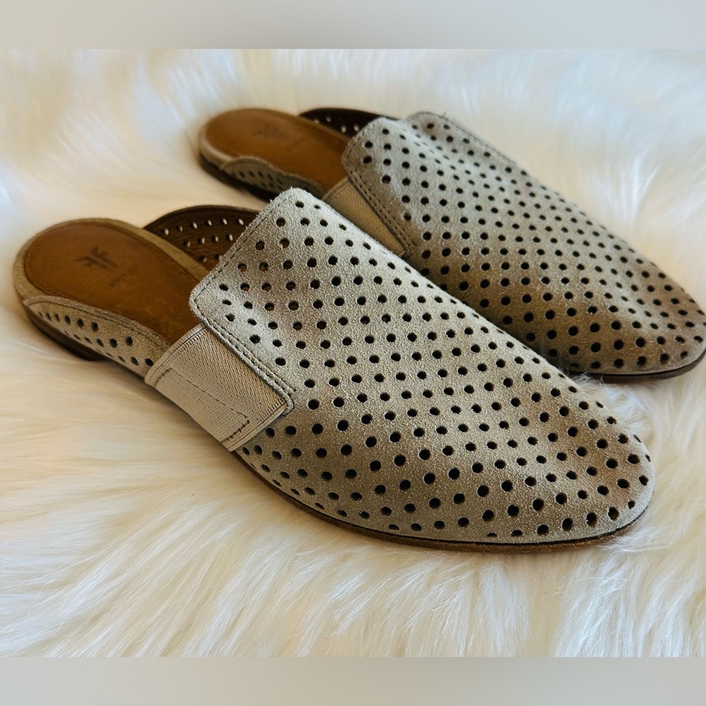 Frye Ash Slides size 7.5